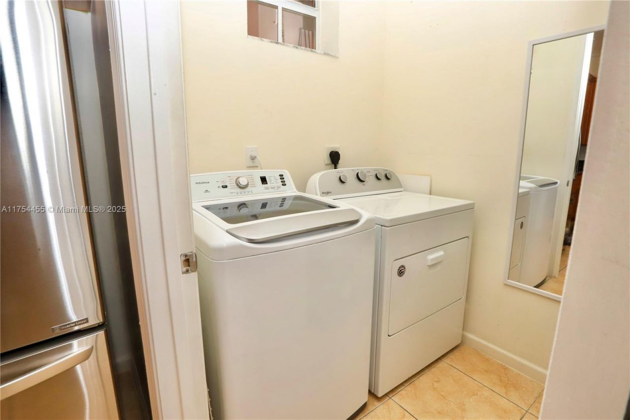 1033 NE 17th Way, Unit 404, Fort Lauderdale, FL 33304 Photo