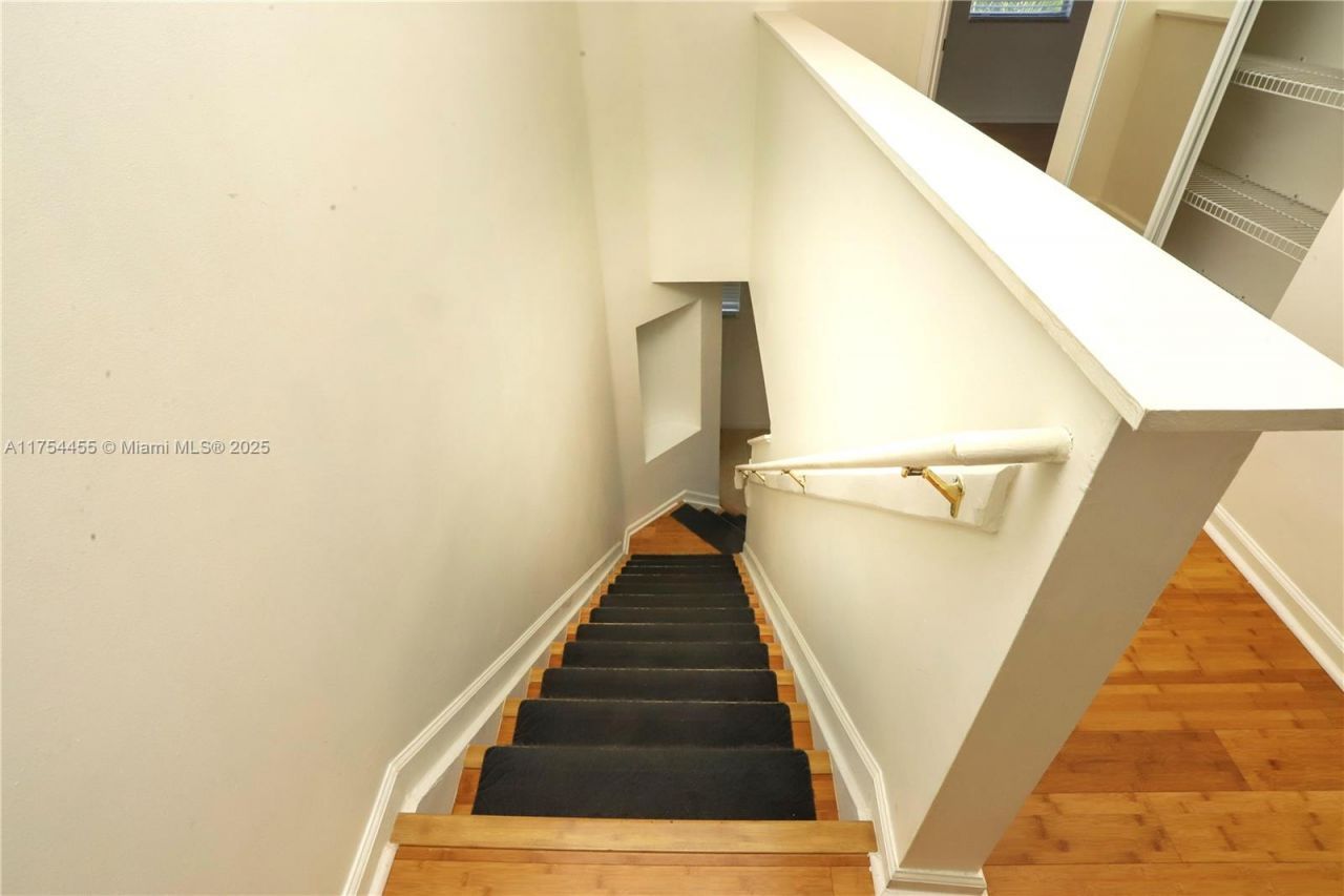 1033 NE 17th Way, Unit 404, Fort Lauderdale, FL 33304 Photo