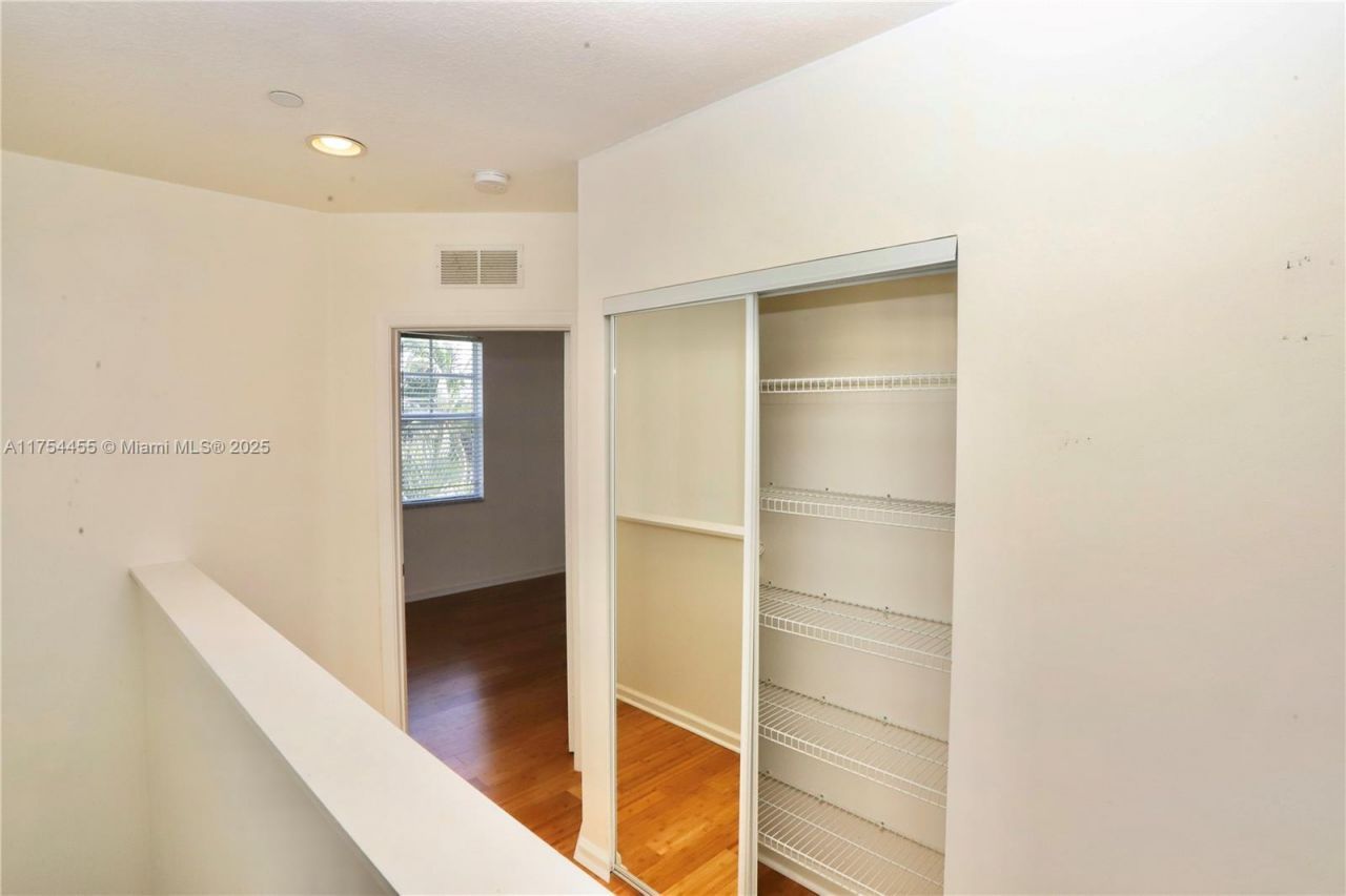 1033 NE 17th Way, Unit 404, Fort Lauderdale, FL 33304 Photo