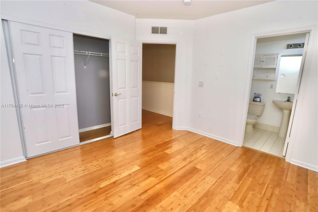 1033 NE 17th Way, Unit 404, Fort Lauderdale, FL 33304 Photo