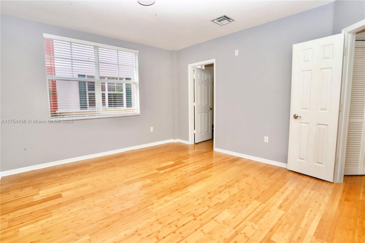 1033 NE 17th Way, Unit 404, Fort Lauderdale, FL 33304 Photo