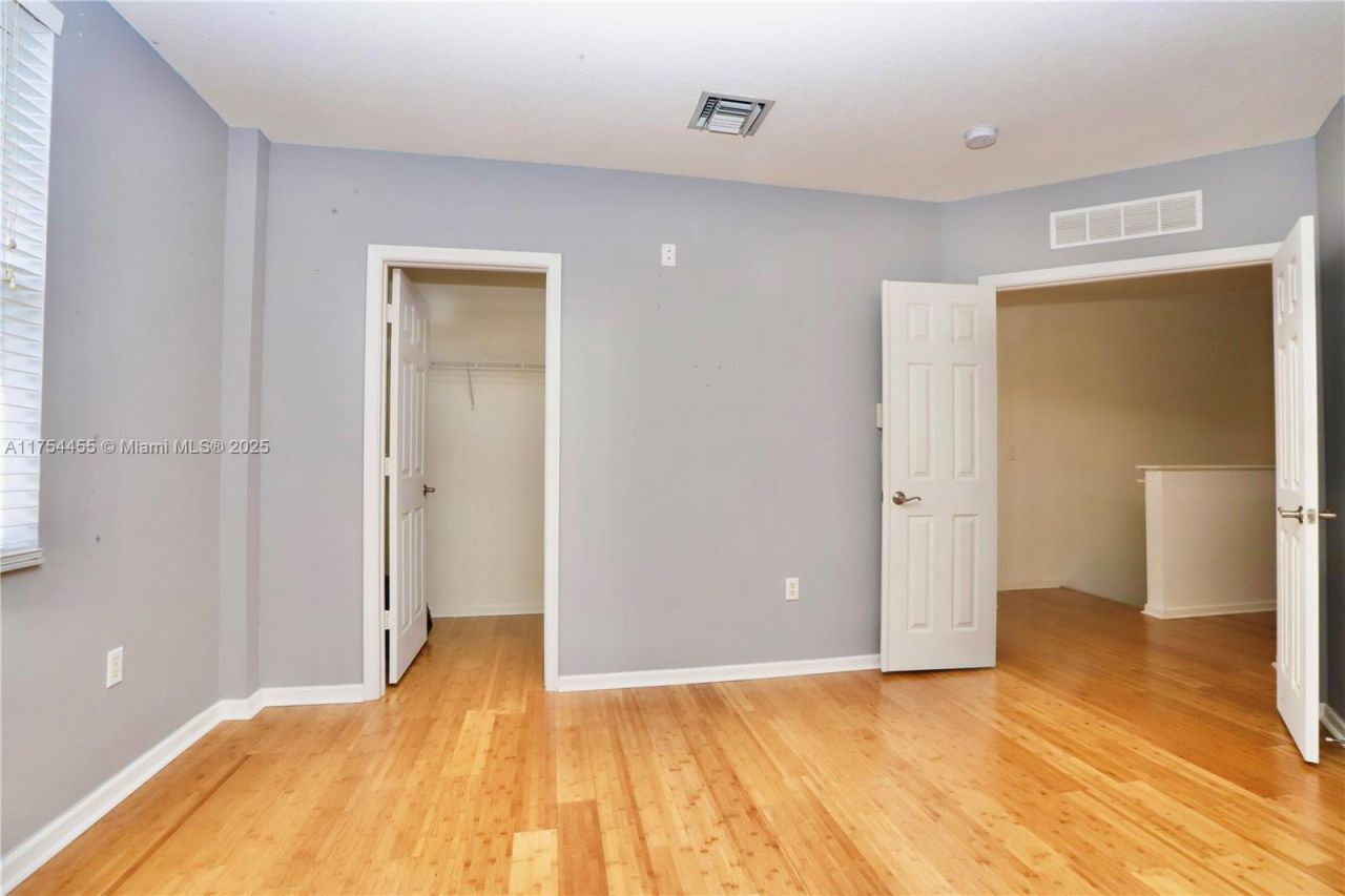 1033 NE 17th Way, Unit 404, Fort Lauderdale, FL 33304 Photo