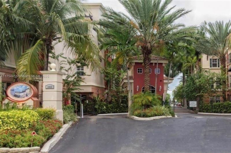 1033 NE 17th Way, Unit 404, Fort Lauderdale, FL 33304 Photo
