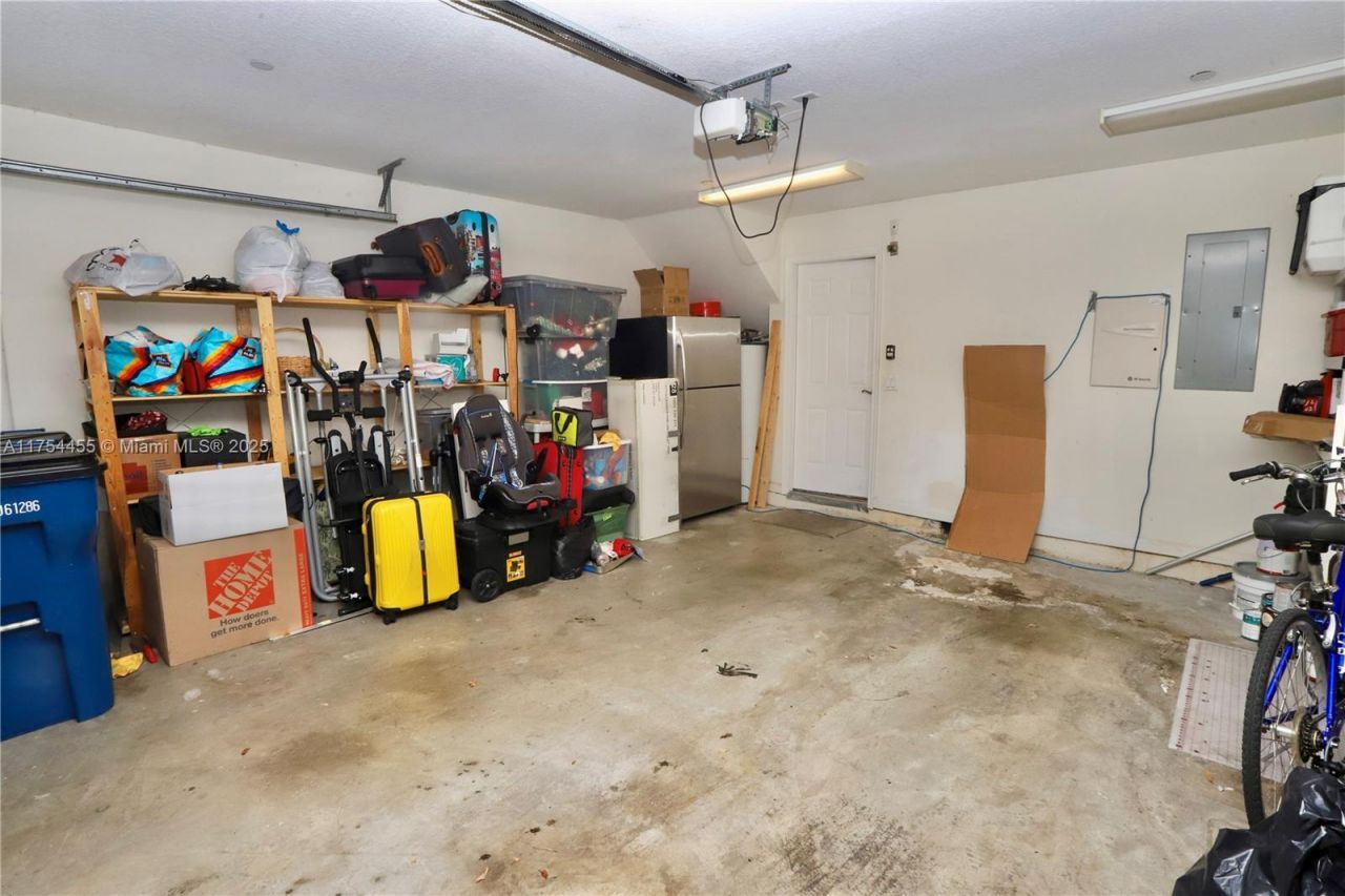 1033 NE 17th Way, Unit 404, Fort Lauderdale, FL 33304 Photo