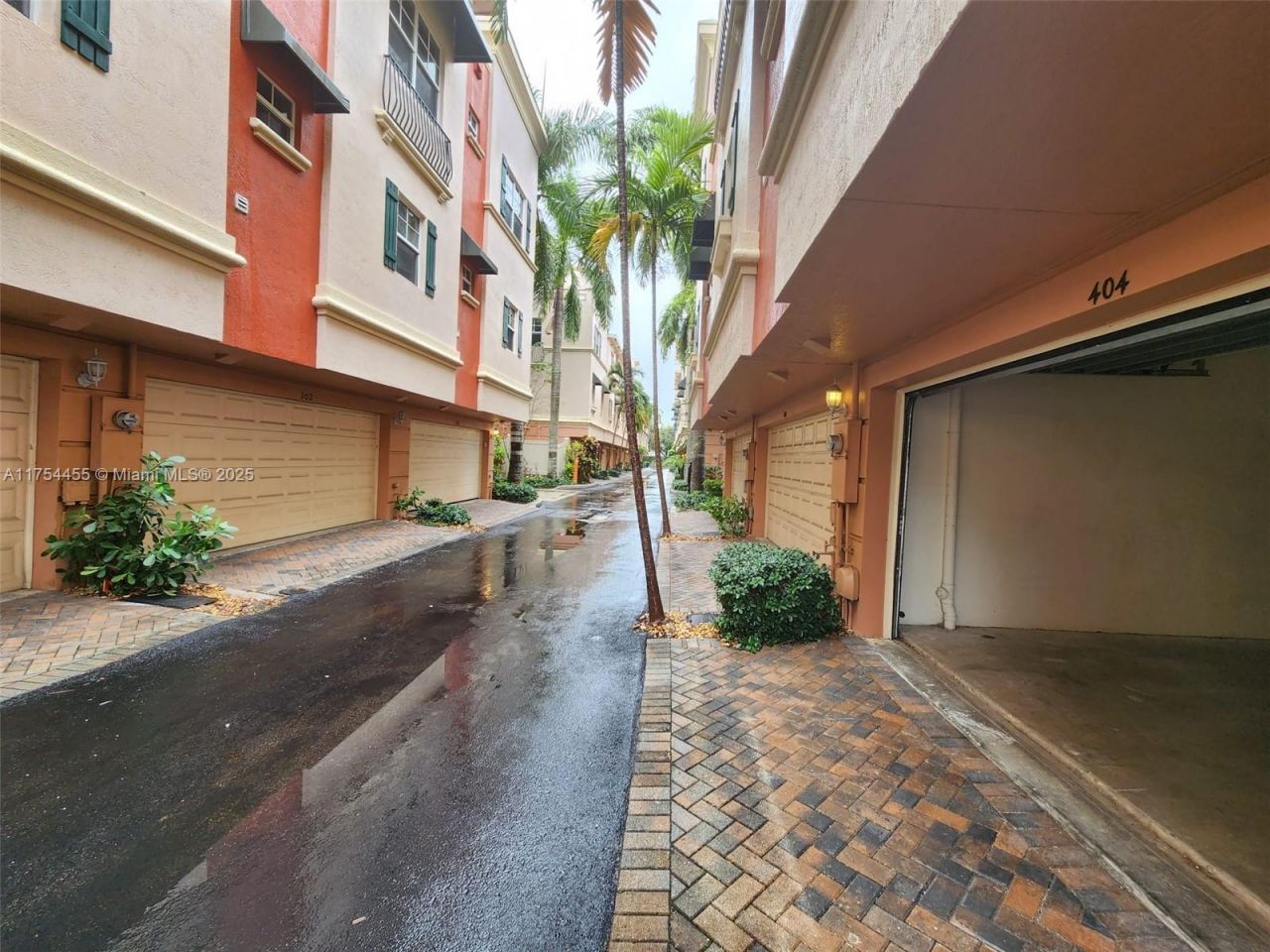 1033 NE 17th Way, Unit 404, Fort Lauderdale, FL 33304 Photo