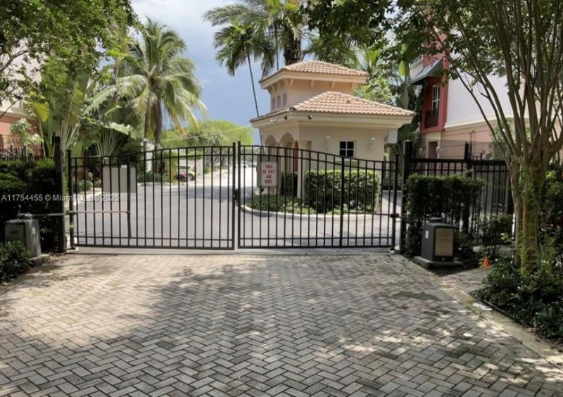 1033 NE 17th Way, Unit 404, Fort Lauderdale, FL 33304 Photo