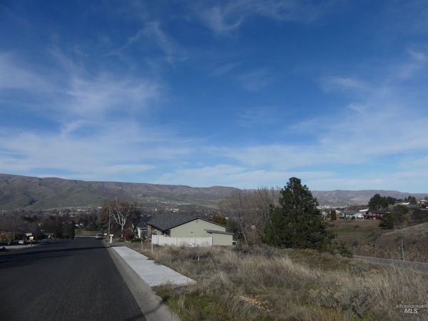 2987 Knollcrest Dr, Lewiston, ID 83501