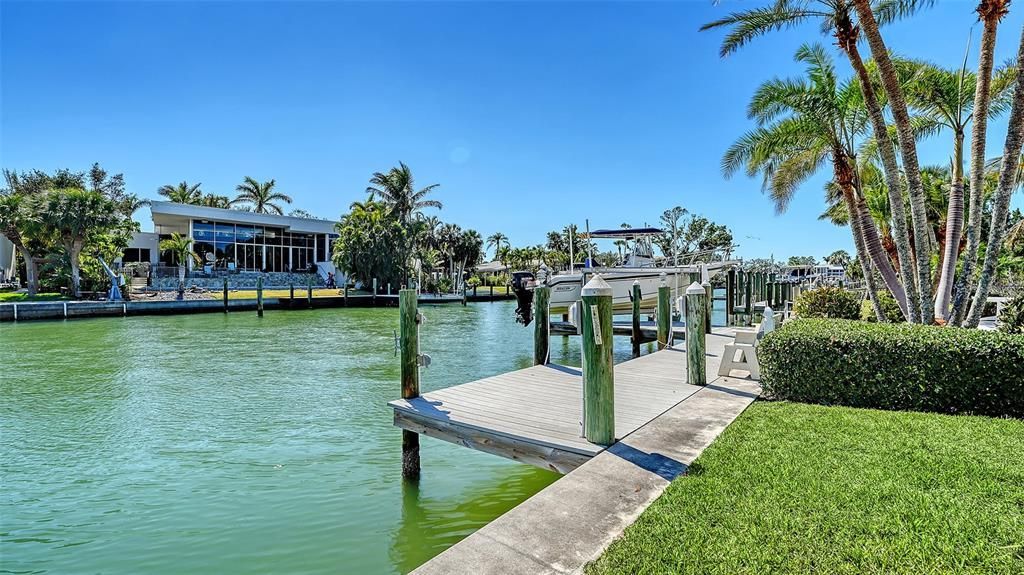 732 Siesta Drive, Sarasota, FL 34242 Photo