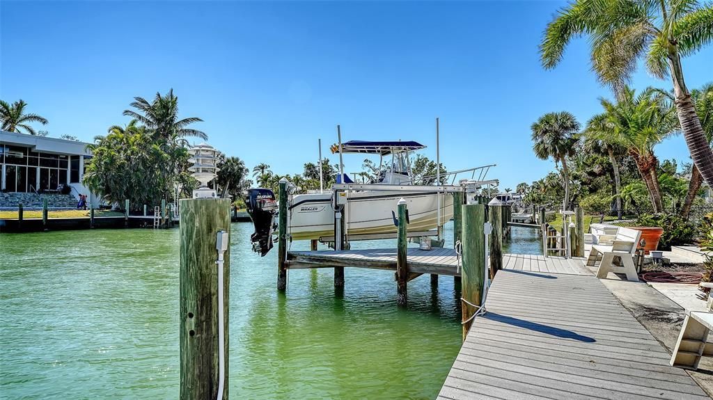 732 Siesta Drive, Sarasota, FL 34242 Photo