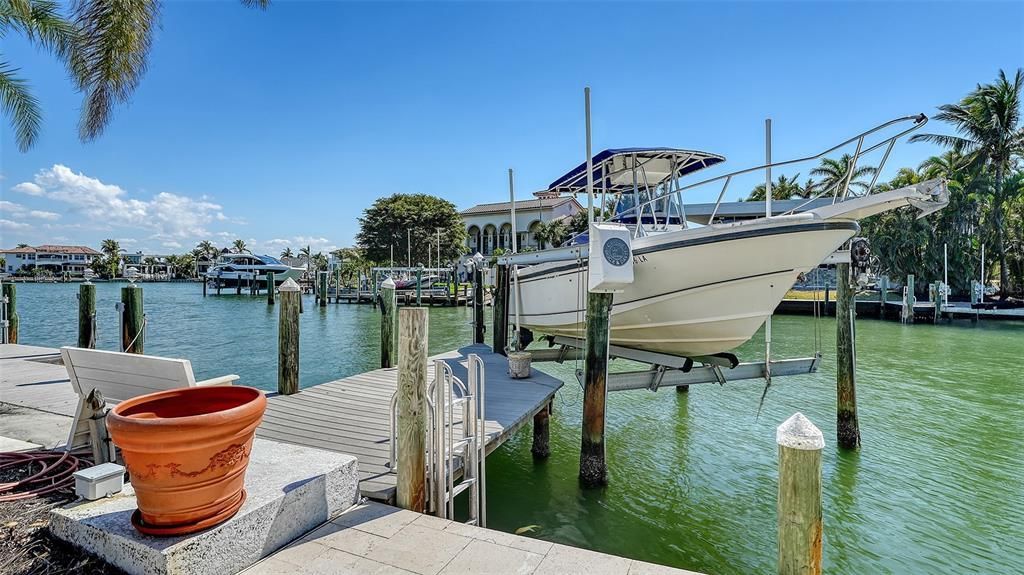 732 Siesta Drive, Sarasota, FL 34242 Photo