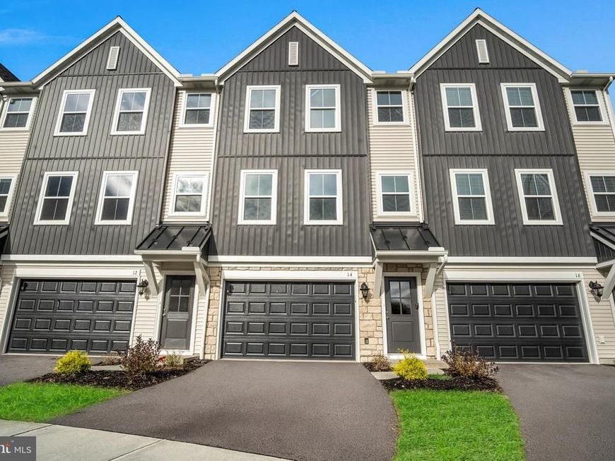 14 Morgan Circle, Unit 008-02, Carlisle, PA 17013 Main Photo