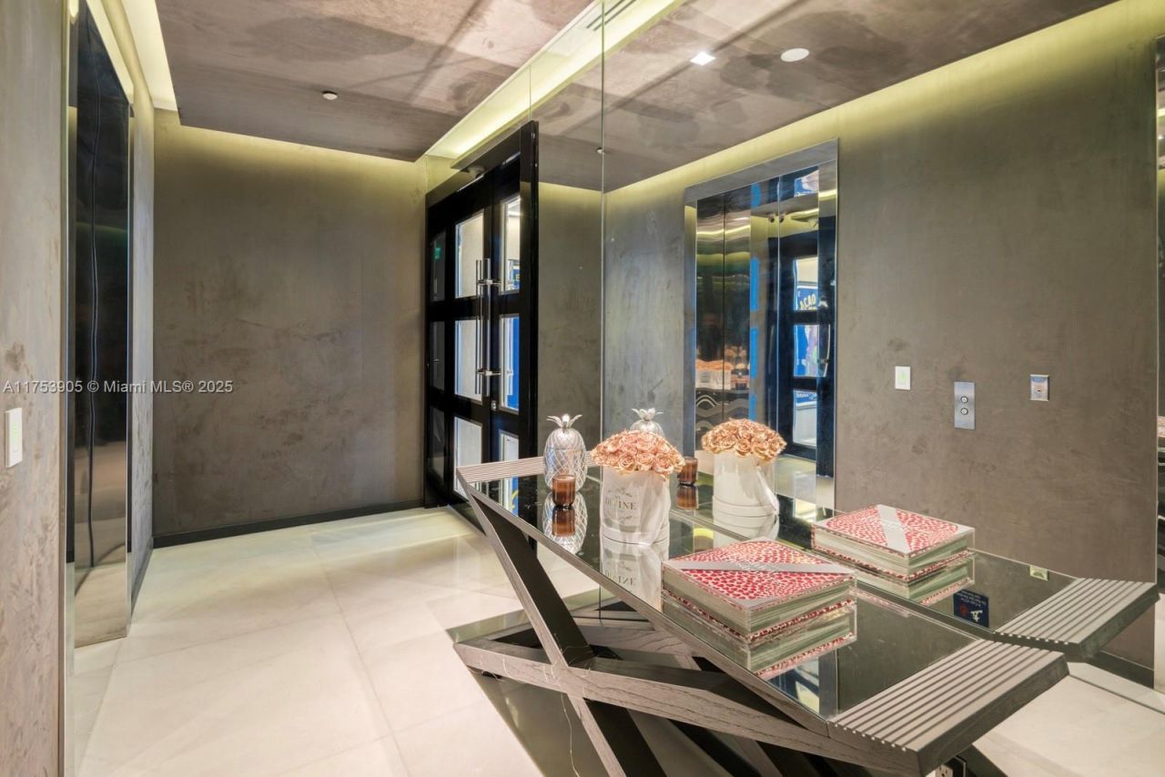 100 S Pointe Dr, Unit 606, Miami Beach, FL 33139 Photo