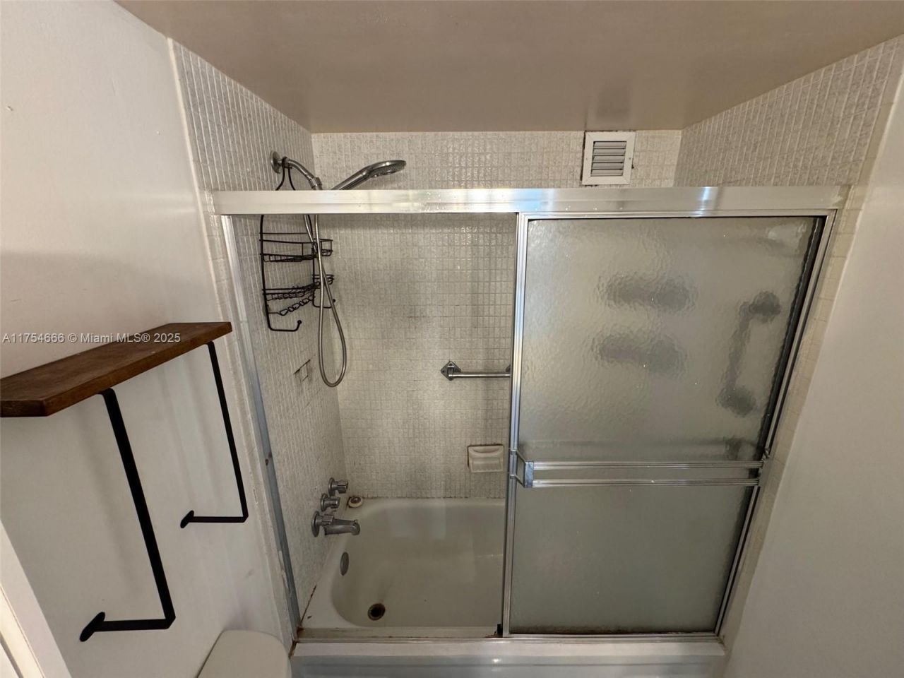 851 Three Islands Blvd, Unit 411, Hallandale Beach, FL 33009 Photo