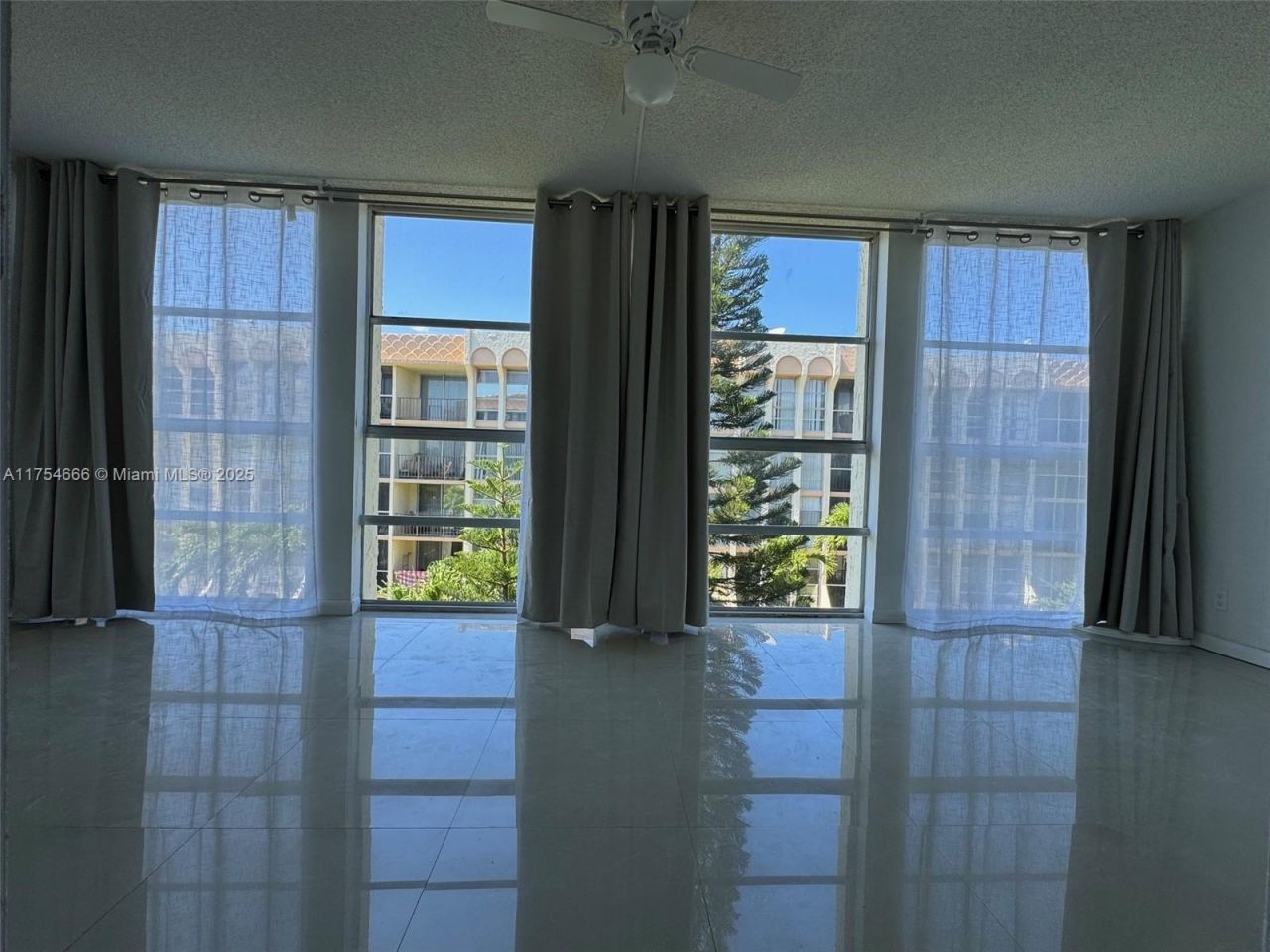851 Three Islands Blvd, Unit 411, Hallandale Beach, FL 33009 Photo