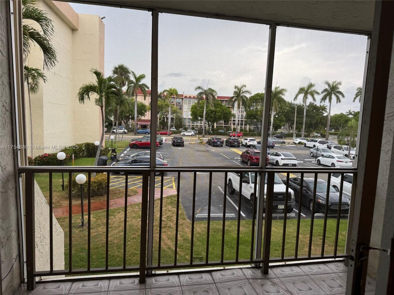 851 Three Islands Blvd, Unit 218, Hallandale Beach, FL 33009 Photo