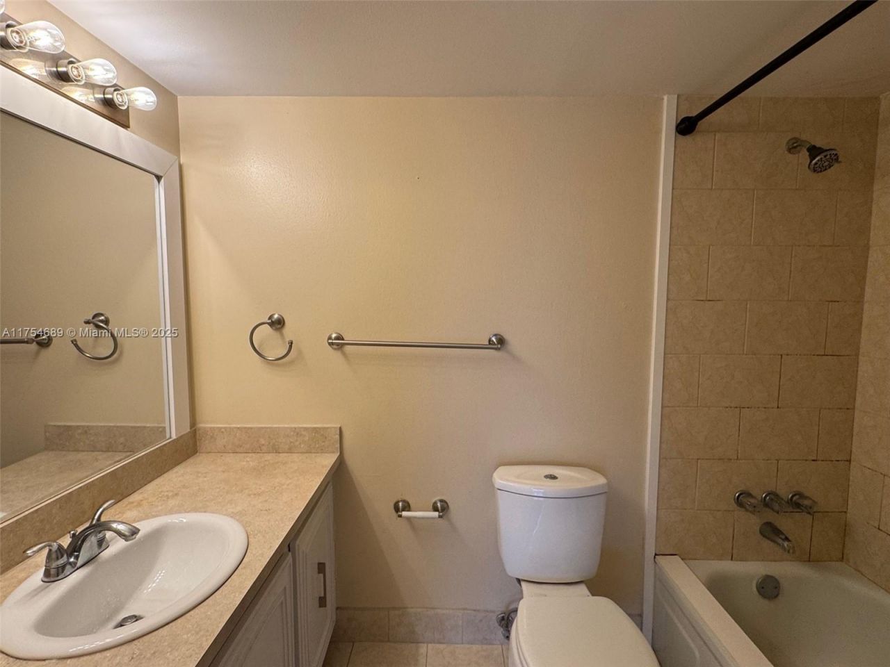 851 Three Islands Blvd, Unit 218, Hallandale Beach, FL 33009 Photo