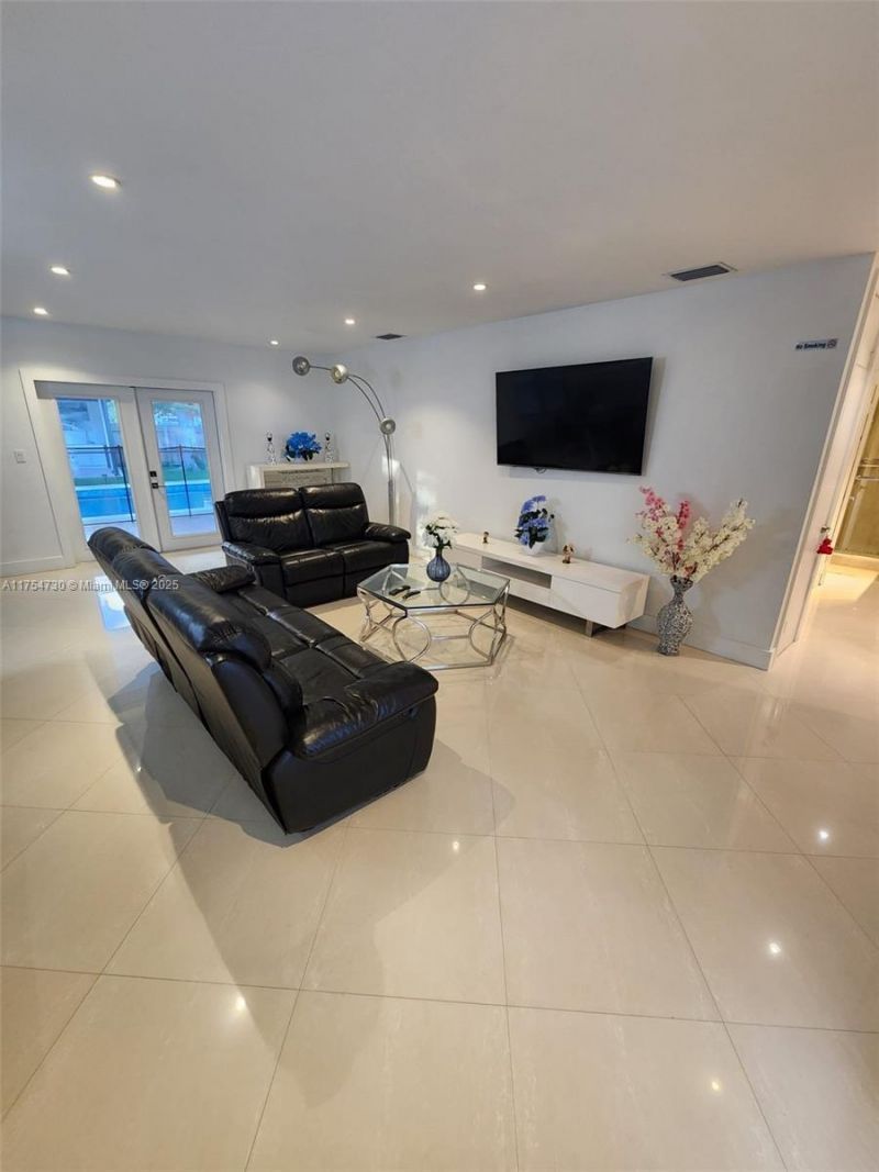 18800 Lenaire Dr, Cutler Bay, FL 33157 Photo