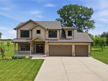 13525 Oakridge Drive, Kearney, MO 64060