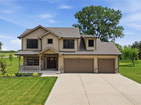 13525 Oakridge Drive, Kearney, MO 64060