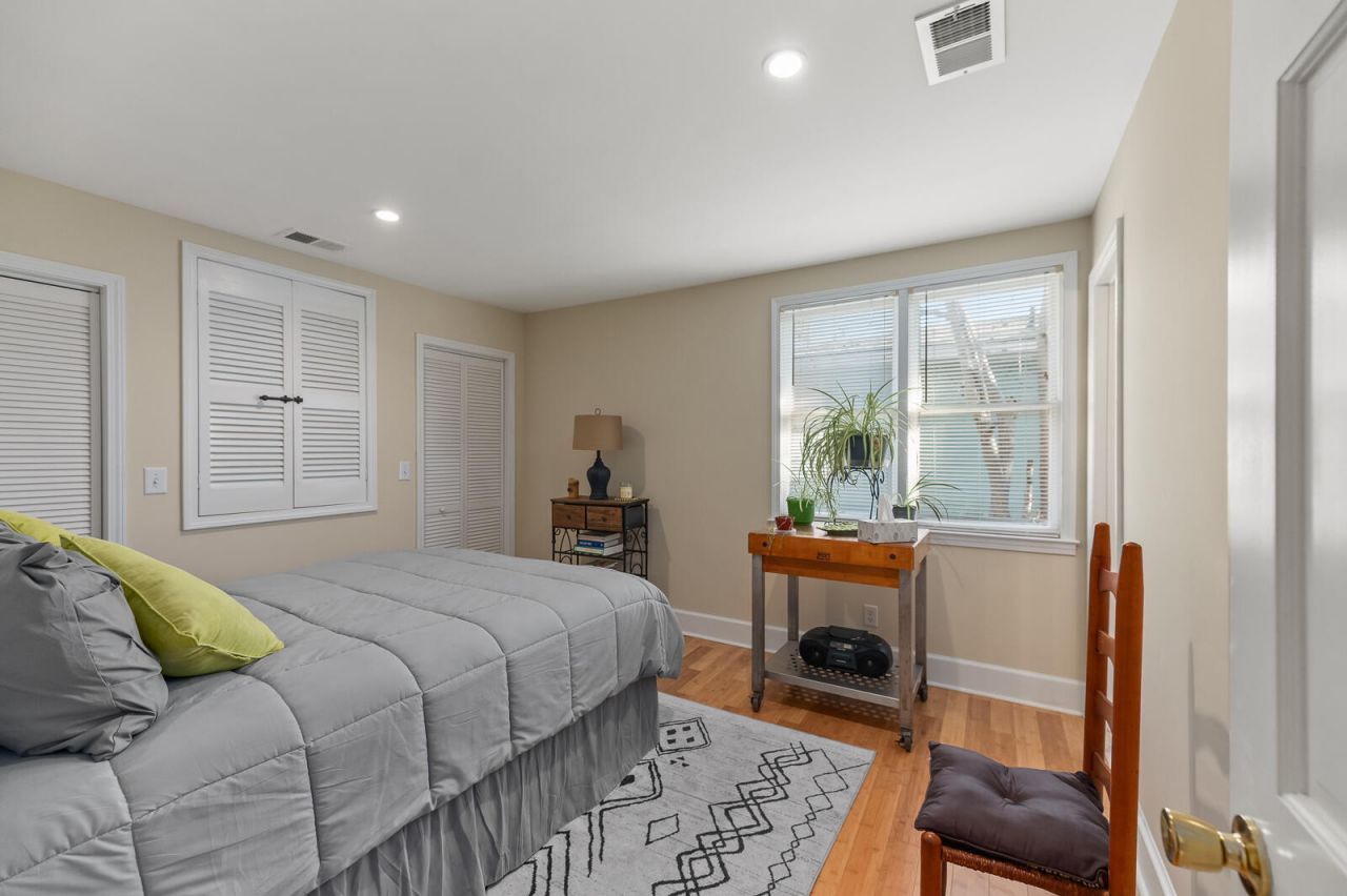 47 Drake Street Photo 12