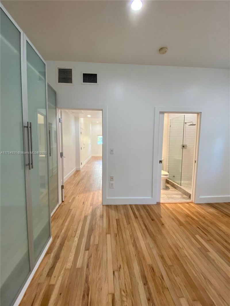 929 Michigan Ave, Unit 5, Miami Beach, FL 33139 Photo