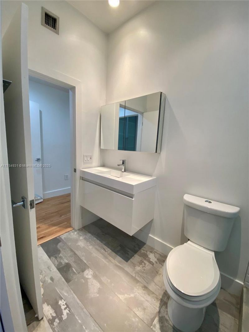 929 Michigan Ave, Unit 5, Miami Beach, FL 33139 Photo
