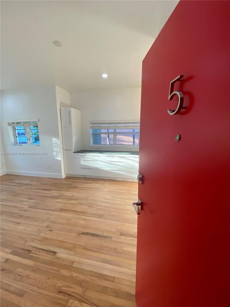 929 Michigan Ave, Unit 5, Miami Beach, FL 33139 Photo