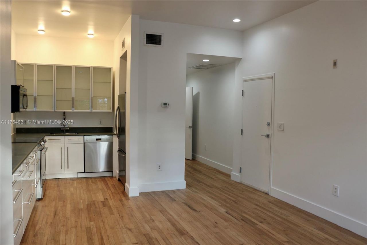 929 Michigan Ave, Unit 5, Miami Beach, FL 33139 Photo