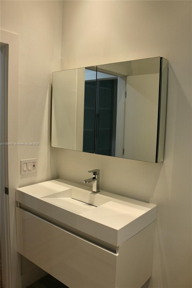 929 Michigan Ave, Unit 5, Miami Beach, FL 33139 Photo