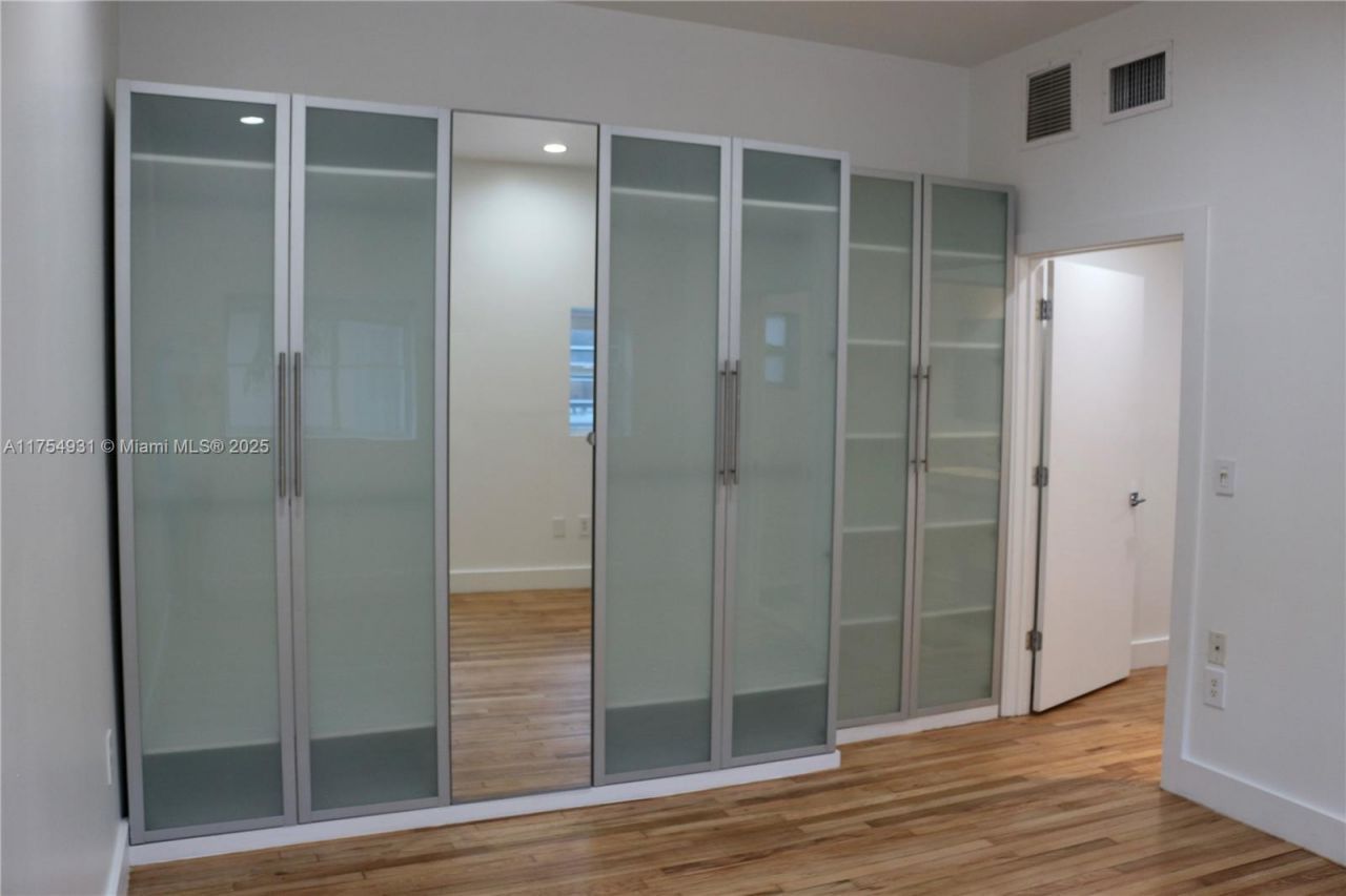 929 Michigan Ave, Unit 5, Miami Beach, FL 33139 Photo