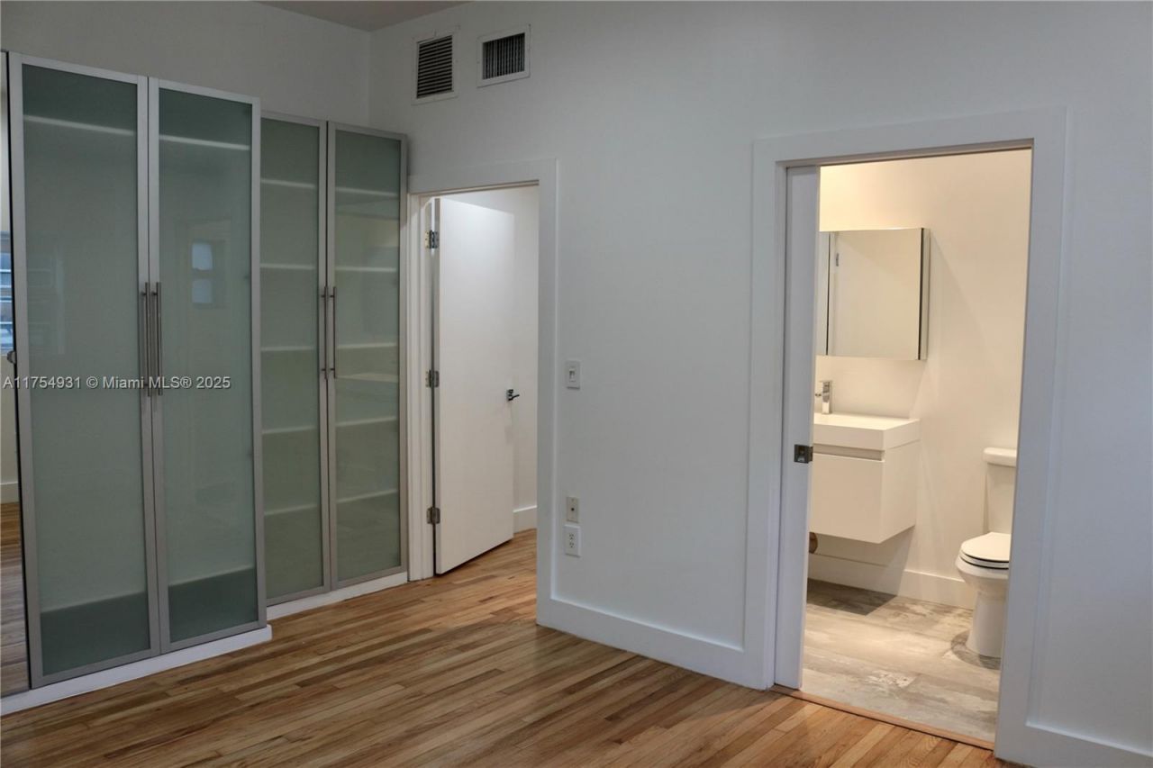 929 Michigan Ave, Unit 5, Miami Beach, FL 33139 Photo