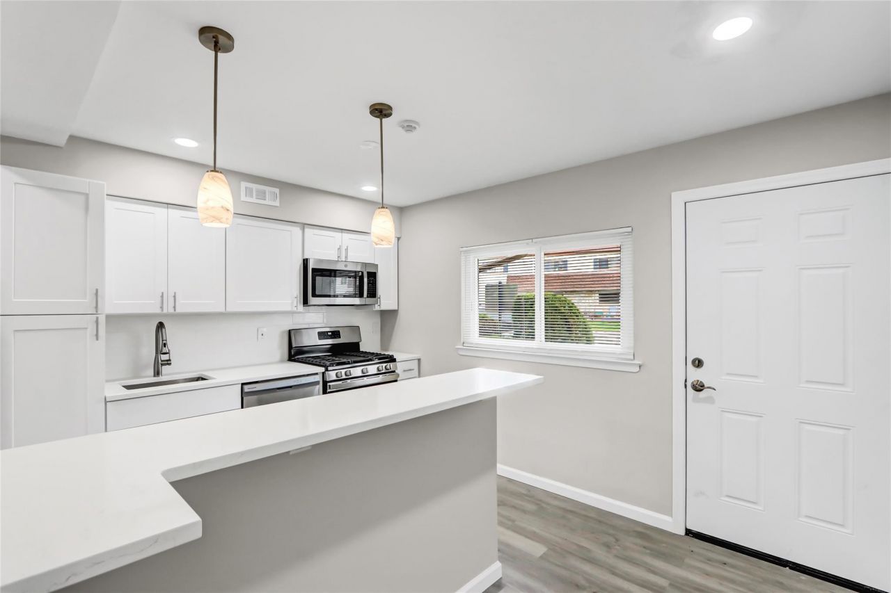 193 N Point Circle Circle, Unit 193, Coram, NY 11727 Main Photo