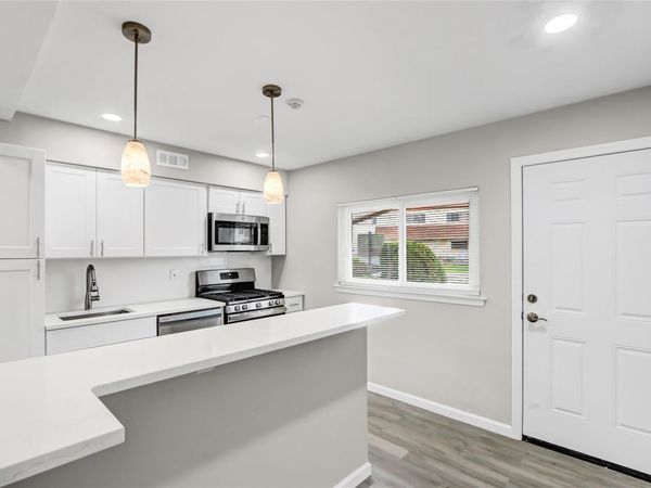 193 N Point Circle Circle, Unit 193, Coram, NY 11727