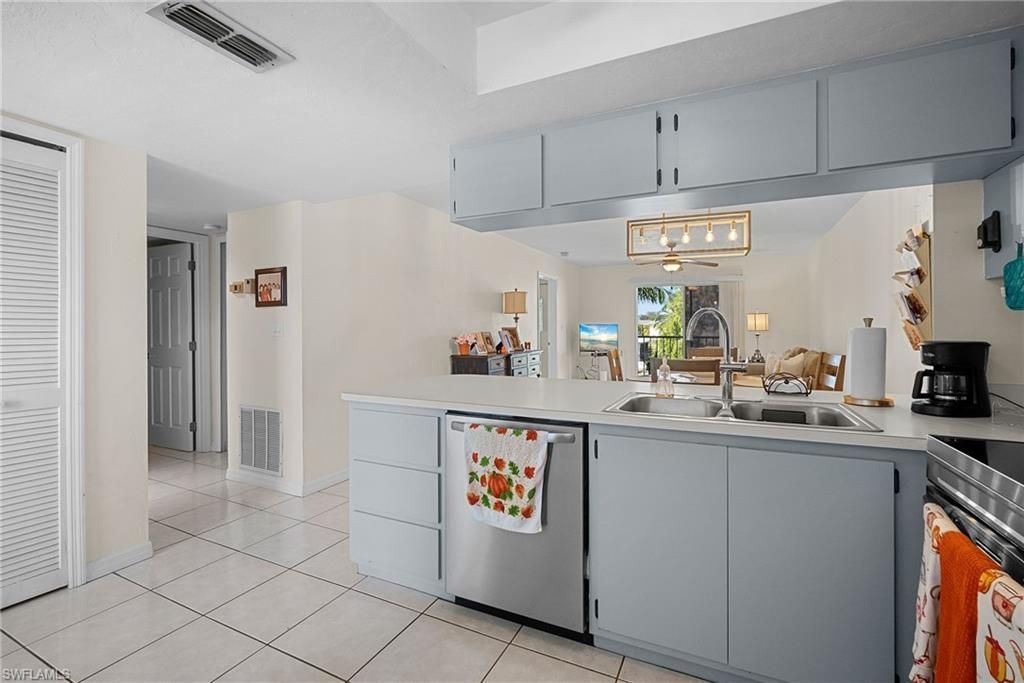 144 Cypress Way E, Unit 707, Naples, FL 34110 Photo