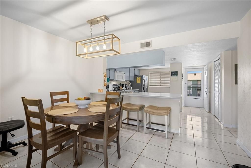 144 Cypress Way E, Unit 707, Naples, FL 34110 Photo