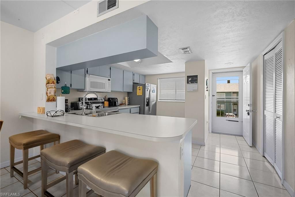 144 Cypress Way E, Unit 707, Naples, FL 34110 Photo