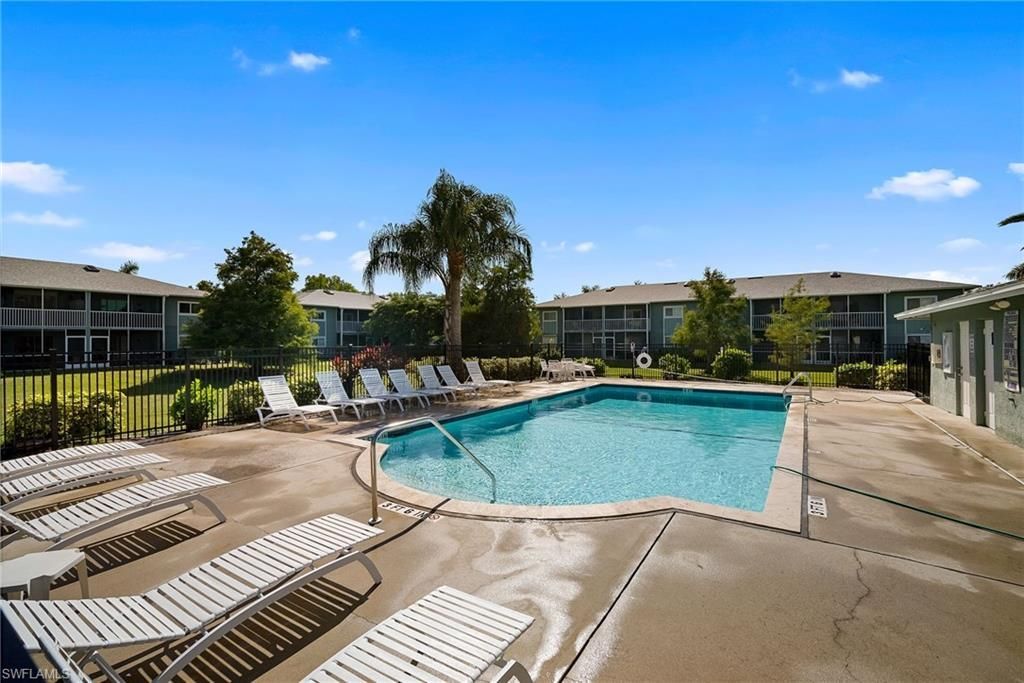 144 Cypress Way E, Unit 707, Naples, FL 34110 Photo