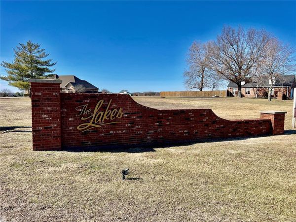 2 GRAND LAKE CIRCLE, Lebanon, MO 65536