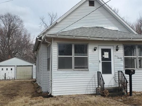 326 23rd Place, Clinton, IA 52732