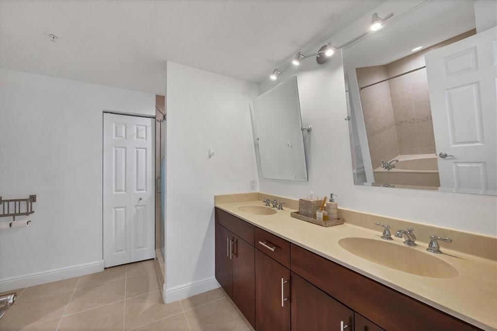 800 N Tamiami Trail, Unit 509, Sarasota, FL 34236 Photo