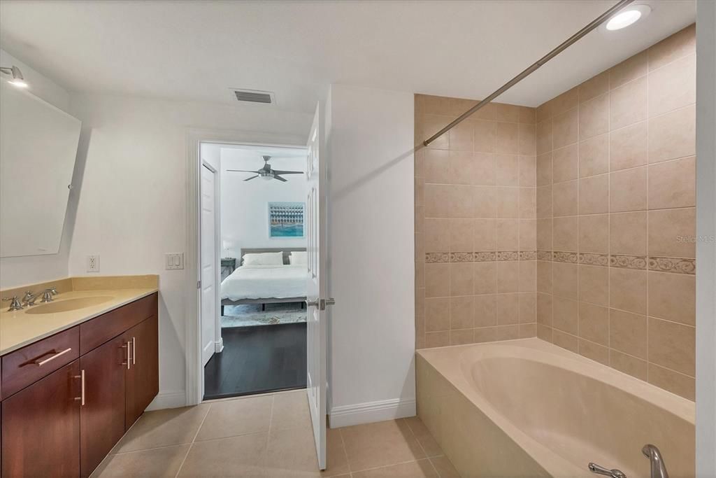 800 N Tamiami Trail, Unit 509, Sarasota, FL 34236 Photo