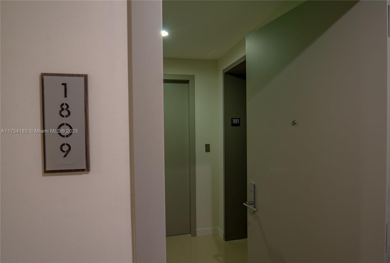 488 NE 18 St, Unit 1809, Miami, FL 33132 Photo