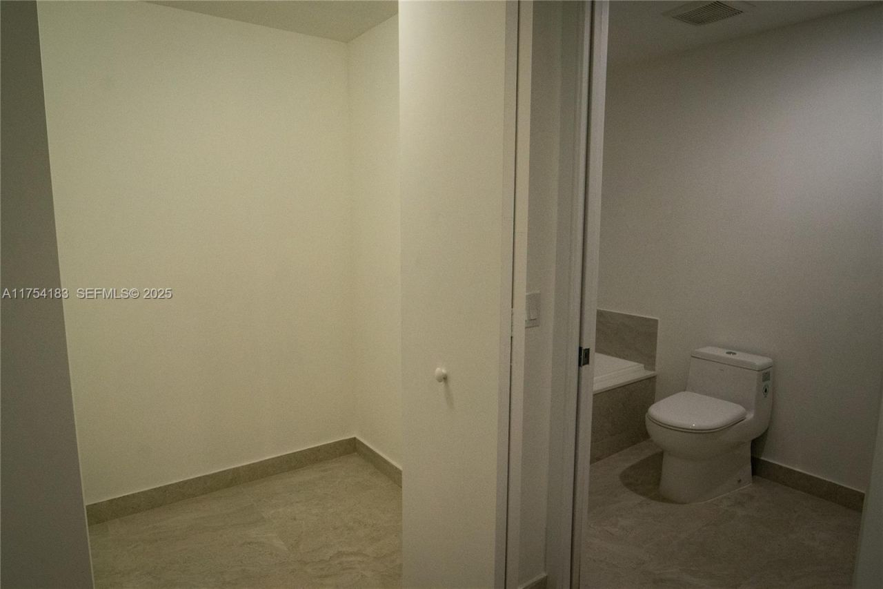 488 NE 18 St, Unit 1809, Miami, FL 33132 Photo