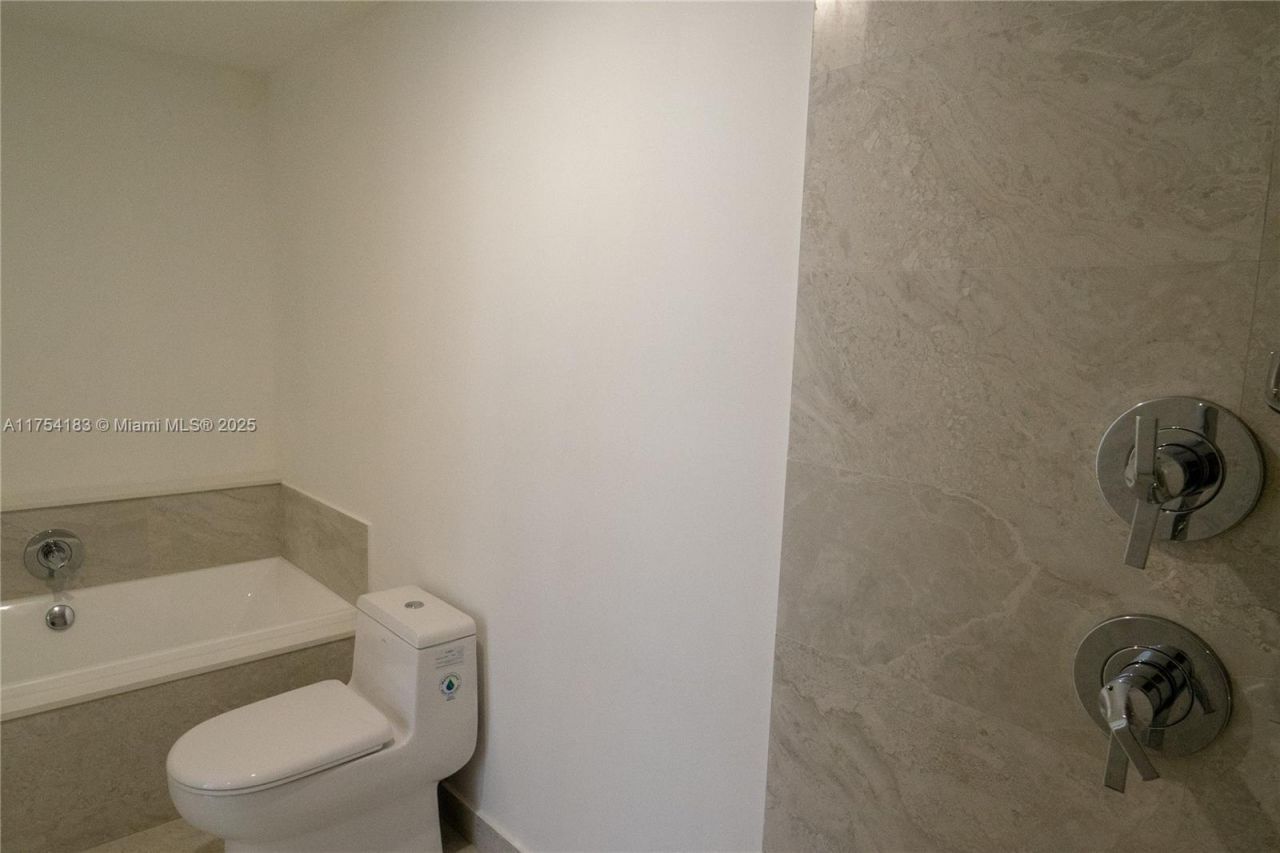 488 NE 18 St, Unit 1809, Miami, FL 33132 Photo