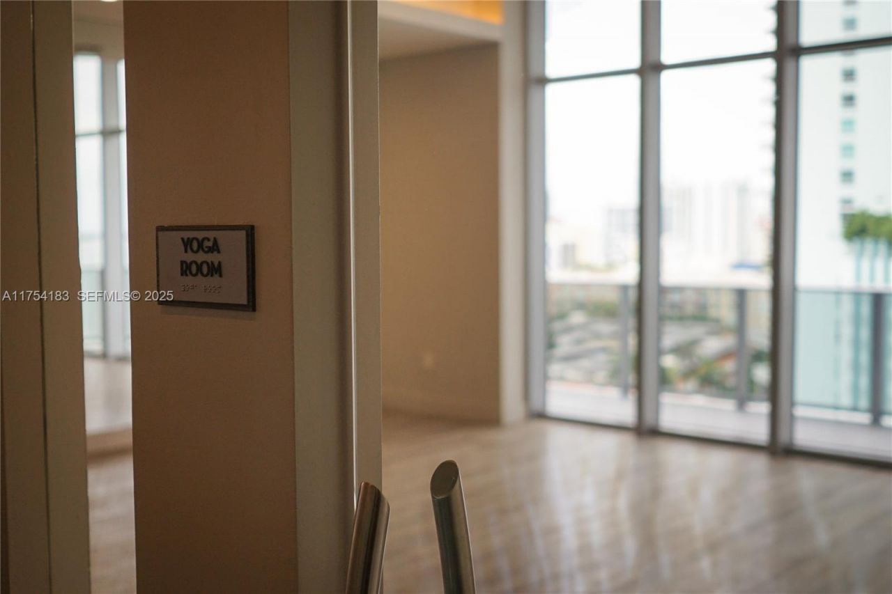 488 NE 18 St, Unit 1809, Miami, FL 33132 Photo