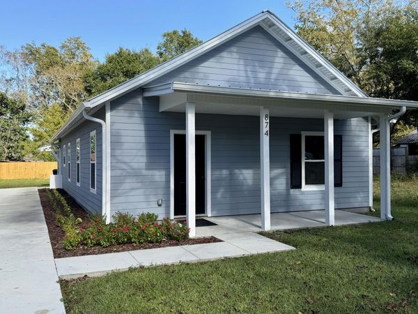 874 W Orange Avenue, DeFuniak Springs, FL 32435