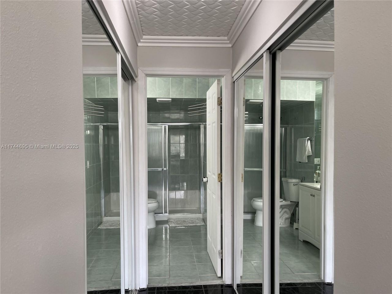 200 178th Dr, Unit 609, Sunny Isles Beach, FL 33160 Photo