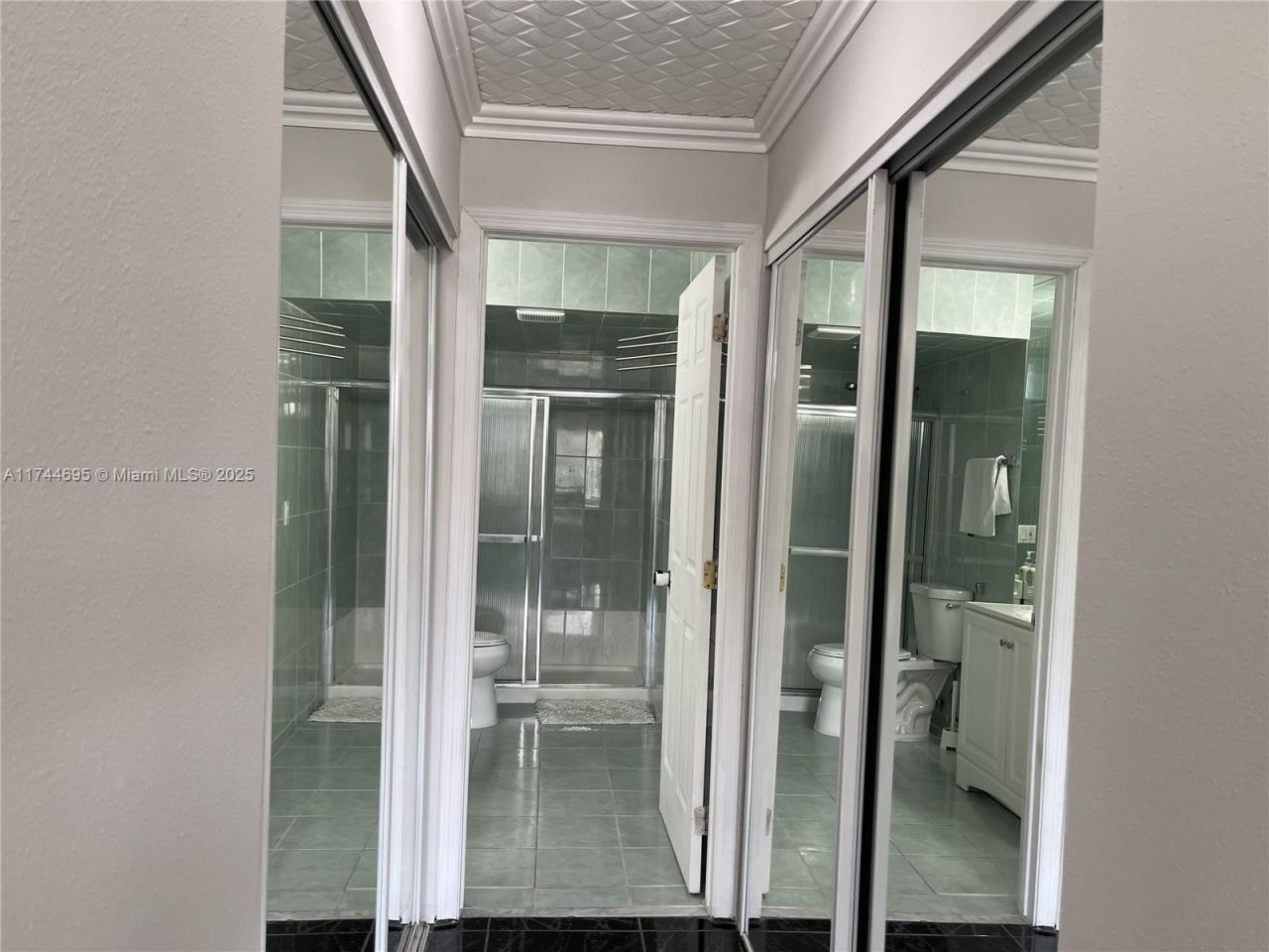 200 178th Dr, Unit 609, Sunny Isles Beach, FL 33160 Photo