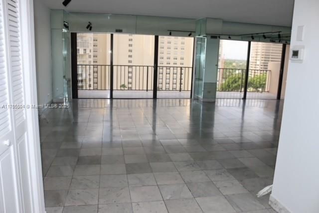 1800 NE 114th St, Unit 1108, Miami, FL 33181 Photo