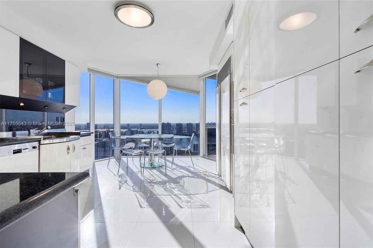 17555 Collins Ave, Unit 3701, Sunny Isles Beach, FL 33160 Photo